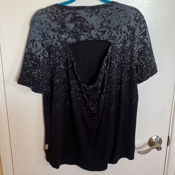 R8 activewear open back Reflective Workout Shirt- size Medium - Picture 5 of 9